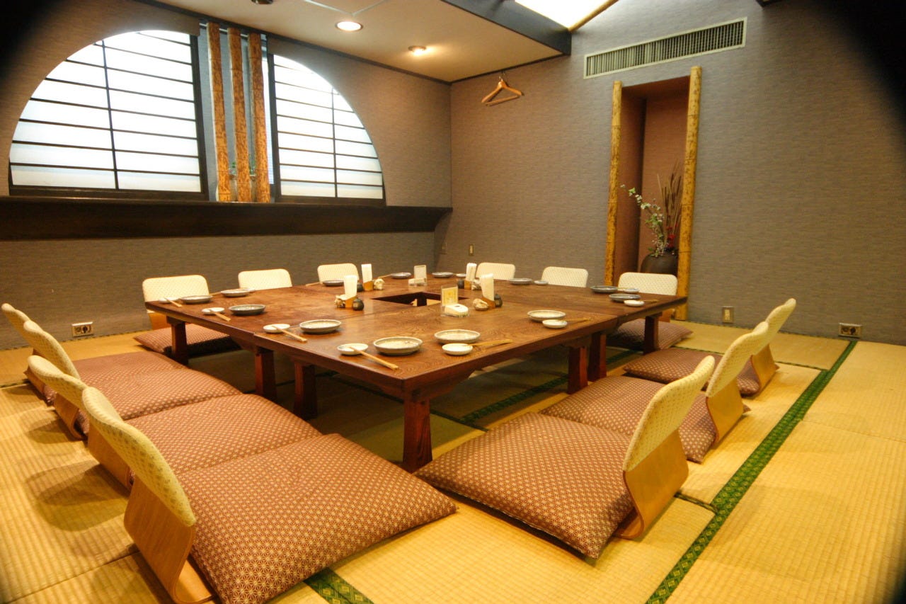 沖縄料理と海鮮居酒屋 平家亭 那覇松山_【2階お座敷個室:8～20名様】親族のお祝いや各種宴会、模合などに『夢野の間』