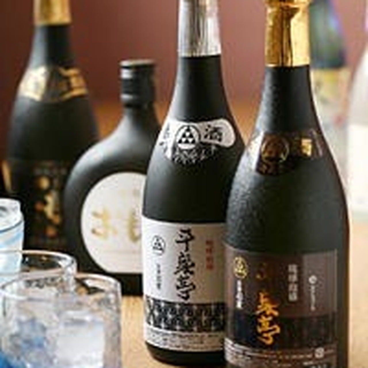 沖縄料理と海鮮居酒屋 平家亭 那覇松山_当店では沖縄各地の泡盛が充実！沖縄料理と共にご堪能ください