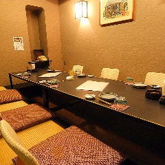 沖縄料理と海鮮居酒屋 平家亭 那覇松山_【2階掘りごたつ個室:6～12名様】お顔合わせや接待、家族のお集まりに『嵯峨野の間』
