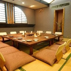 沖縄料理と海鮮居酒屋 平家亭 那覇松山_【ご家族そろって】
誕生日や入学・卒業などのお祝いに、3世代揃ってお食事はいかがですか。座敷席で、一緒に食事をする全員の顔が見渡せる席配置も可能です。小さなお子様連れも安心です。
