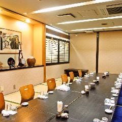 沖縄料理と海鮮居酒屋 平家亭 那覇松山_【同窓会など大人数も】
30名様までご利用いただける、大きなお部屋もございます。優雅でゆったりとした空間で、周囲を気にせず仲間同士の会話をお楽しみください。