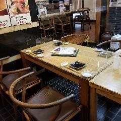 沖縄料理と海鮮居酒屋 平家亭 那覇松山_【テーブル席:2～4名様 / 2～6名様】感染症対策もバッチリ！安心してご来店ください。