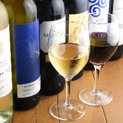 赤・白・スパークリングとこだわりのワインを取り揃えています!