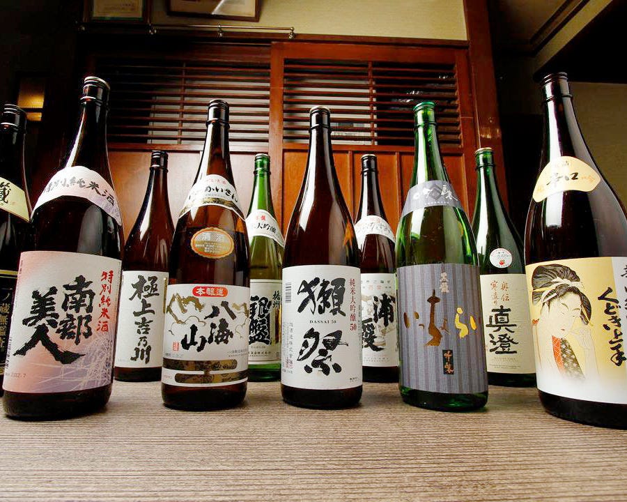 日本酒にも旬があります。全国各地から厳選の地酒を取り揃えます