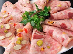 毎月、料理長力作メニューをご用意しご来店お待ちしております。