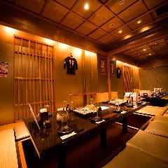 骨付鳥と四国の地酒 おやひなや 新宿西口大ガード店