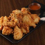 丸ごと1匹ボリューミー！部位別のから揚げは飽きのこない味わい