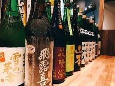 揚げたての串揚げを銘酒と楽しむ