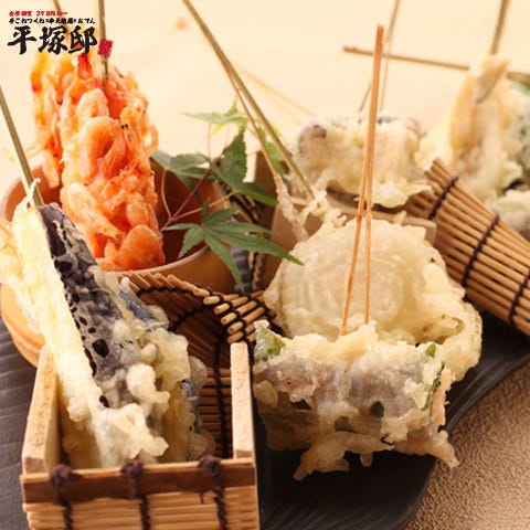 厳選された新鮮な食材が主役の名物串天ぷらは心満たされる逸品！