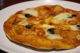 【当店名物】イタリア産水牛モッツァレラチーズのマルゲリータ