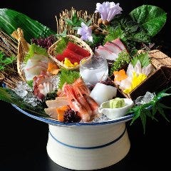 番屋の【特選鮮魚鬼盛り】 これだけ盛ってこのお値段！