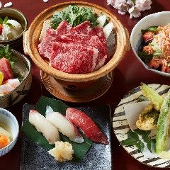 お料理をすべて個別にご提供する会席スタイルのすき焼きコース。