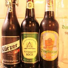 ドイツ各地のボトルビール常時20種類以上あります!