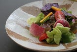 沖縄野菜の彩りサラダ