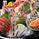 旬の魚貝がたっぷり入った玉寿司自慢の刺身盛合せです。