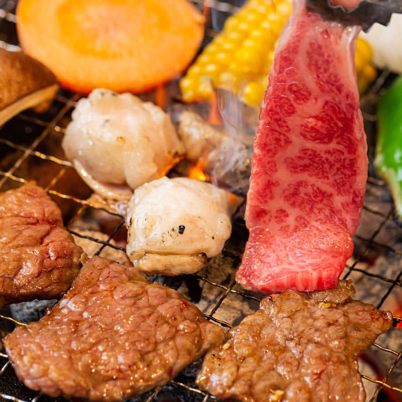 宴会には人気のお肉とお料理満載の
飲み放題付6,380円コース