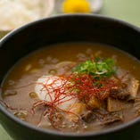 【大人気】国産牛すじと温玉のカレーうどん