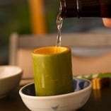 日本酒は特製竹筒へお注ぎします まろやかな味わいと風味を堪能