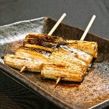 おススメの白ネギ★香ばしく焼いたネギが、とろ～り甘い(^^♪シンプルですが、国産ネギ使用☆焼く事で、ネギの甘さがぐんと増します(^_-)-☆是非一度ご賞味ください♪