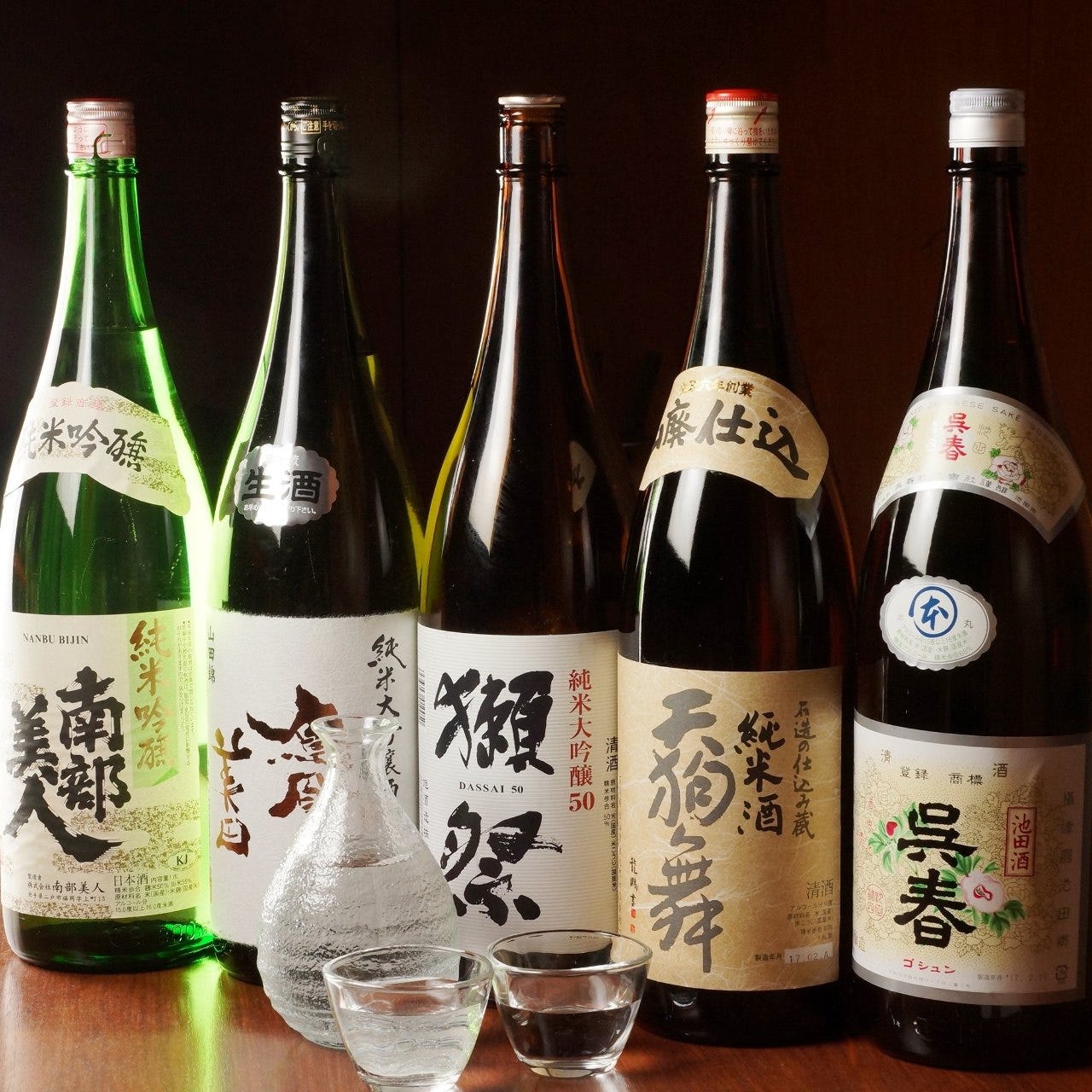 【日本酒各種】
全国各地のお酒を全11種ご用意！