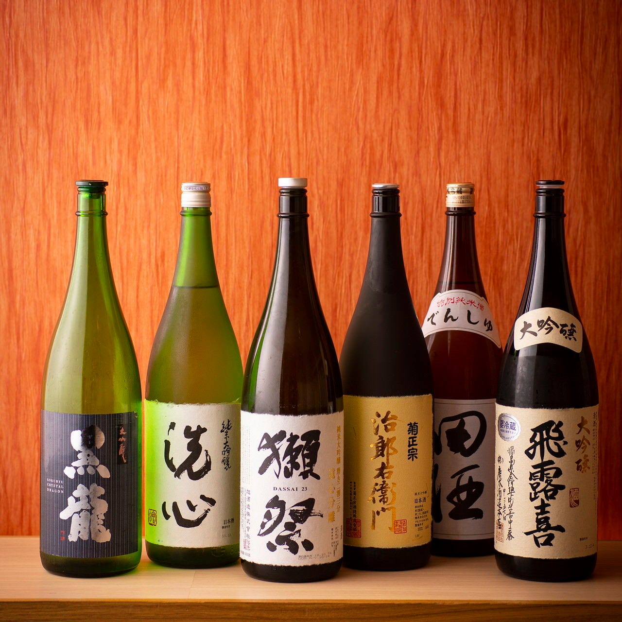 通好みの日本酒をセレクト！常時20種ほど取り揃えております！