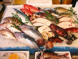 魚屋直営だから、鮮度は保証付き。厳選された魚介を召し上がれ。