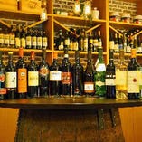 イタリアワインを中心に、約40種類のご用意。　ワイン選びに迷ったら、スタッフに声をかけてください！
