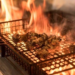 とりこう黒こげ焼き もも肉をファイヤー!!香ばしい炭が香る一品
