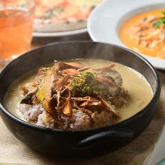 揚げ野菜たっぷりの絶品焼きカレーはリピーターの多い人気ランチ