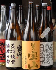 厳選吟味の焼酎や日本酒も充実しております。