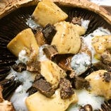 季節限定の『ジャンボマッシュルーム フォアグラ トリュフ ブルーチーズのホイル包み焼き』