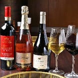 スペインやイタリアから仕入れたワインは約20種類