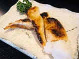４】　焼魚　旬の魚（さば、さんま、あこう鯛、平政など）