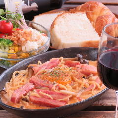 ケーキ＆カフェダイニング～ボナボン～Bon’n’Bon_厚切りベーコンとキノコのトマトカルボナーラ