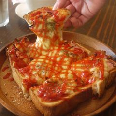 ケーキ＆カフェダイニング～ボナボン～Bon’n’Bon_パンピザトーストモーニング（９８０円）
