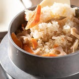 【餃子の〆は…釜めしで♪】生米から炊き上げる本格釜めし！