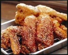 『手羽先』・・１本１００円 (塩、タレ、赤タレ)味選べます！！