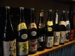 カウンターにはメニューにないめずらしい焼酎もちらほら♪