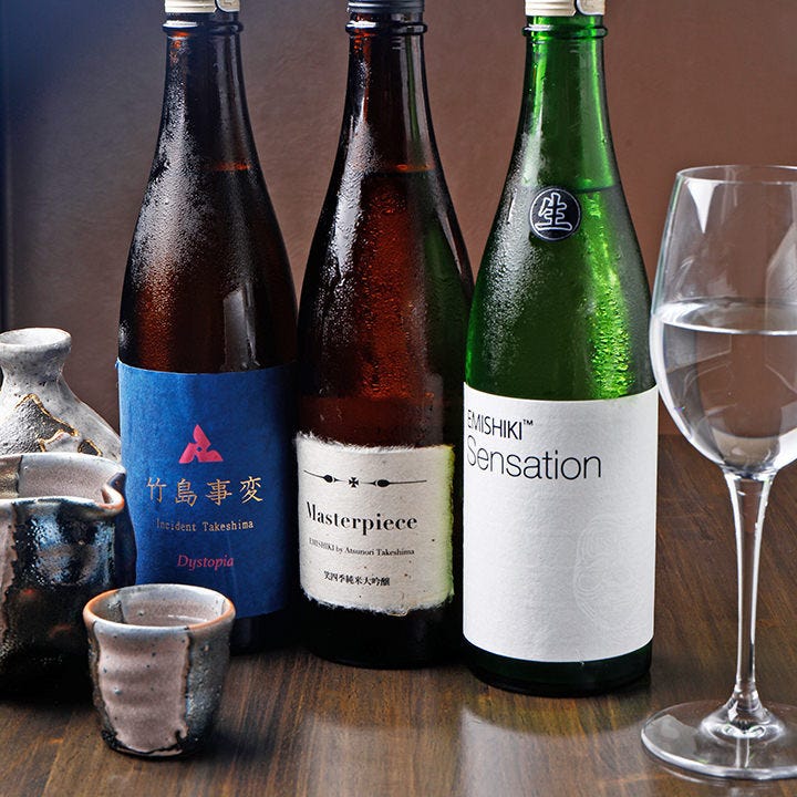 地酒は、地元・滋賀県の銘柄を中心に。ワイングラスでも