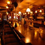 ★本場英国の雰囲気★
扉を開けるとそこは正にブリティッシュ！