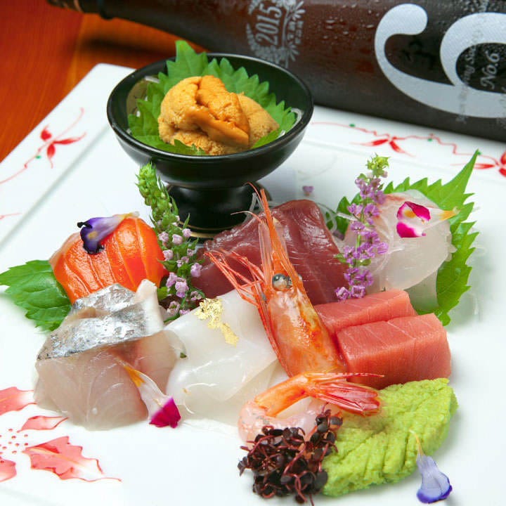 市場より仕入れる地元・石川産の新鮮魚介をお召し上がりください