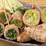 あぐー豚と新鮮な野菜を使用した野菜巻き串
