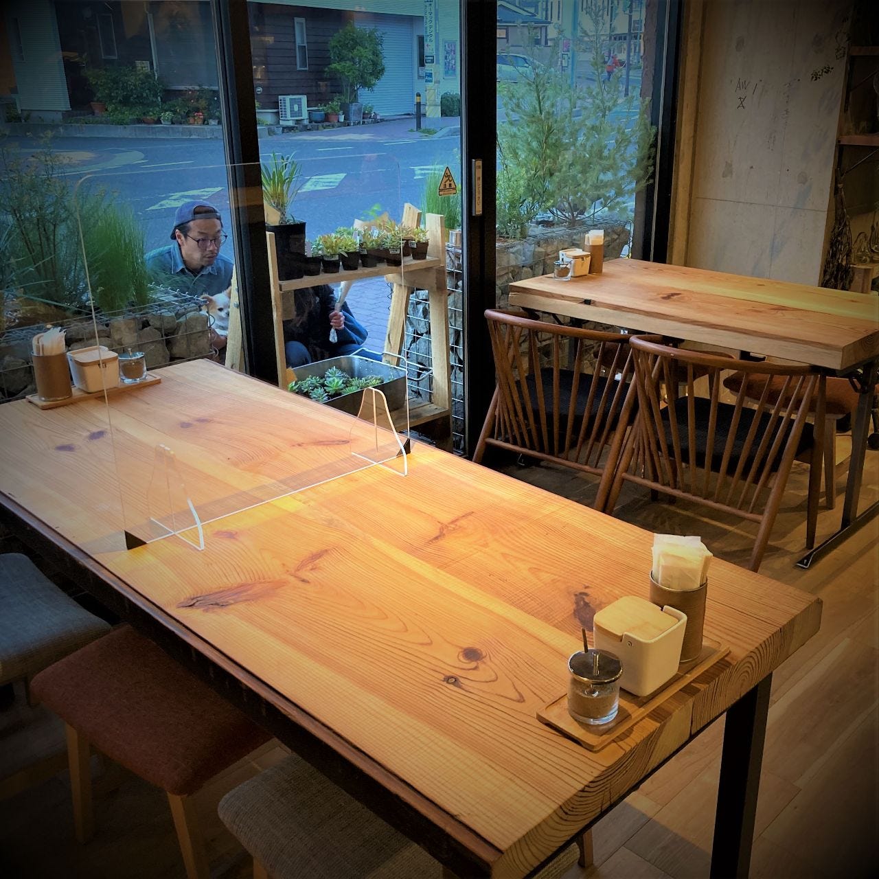 チャビーチキン葉山の店内