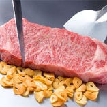 創業1945年。『鉄板焼ステーキ』は戦後神戸のみそので生まれました。