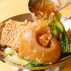 様々なうま味が凝縮された餡が決め手！『フカヒレ姿入りおこげ』
