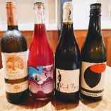 【日本酒とワイン】
限定品から季節商品、様々取り揃えています