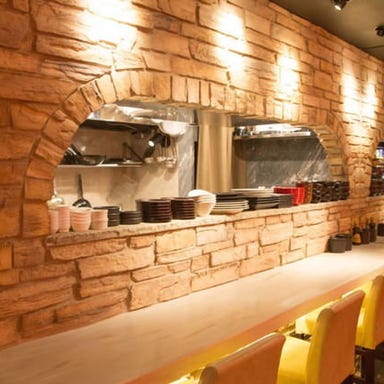 SALAMANCA Bar&Restaurant‐サラマンカ‐_【カウンター席:1名様×10席】お一人様やデートにも◎気軽に楽しめるカウンター席