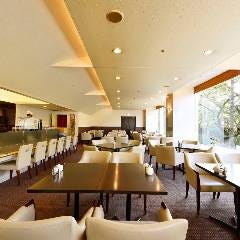 LOUNGE CERISAIE（ラウンジ スリーゼ） 