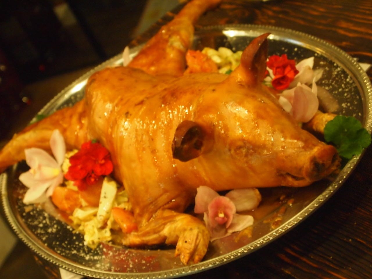 スペインバルbanda グランフロント大阪店 コース インパクト特大 仔豚の丸焼きコース 2時間飲み放題付お席はたっぷり3時間制 宴会 飲み会 ビール ぐるなび