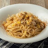 淡路島産釜揚げシラスとカルチョーフィとレモンのパスタ ボッタルガがけ